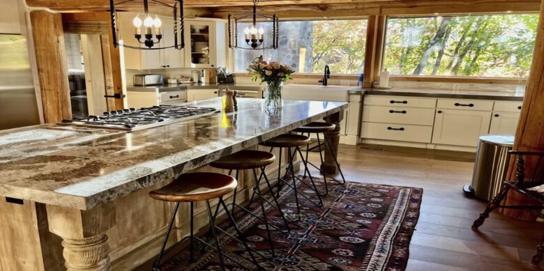 Rustic Elegance with Breathtaking Views & Hot Tub - Sundance, Utah