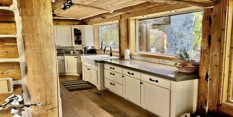 Rustic Elegance with Breathtaking Views & Hot Tub - Sundance, Utah