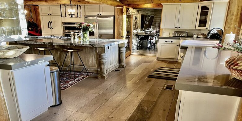 Rustic Elegance with Breathtaking Views & Hot Tub - Sundance, Utah