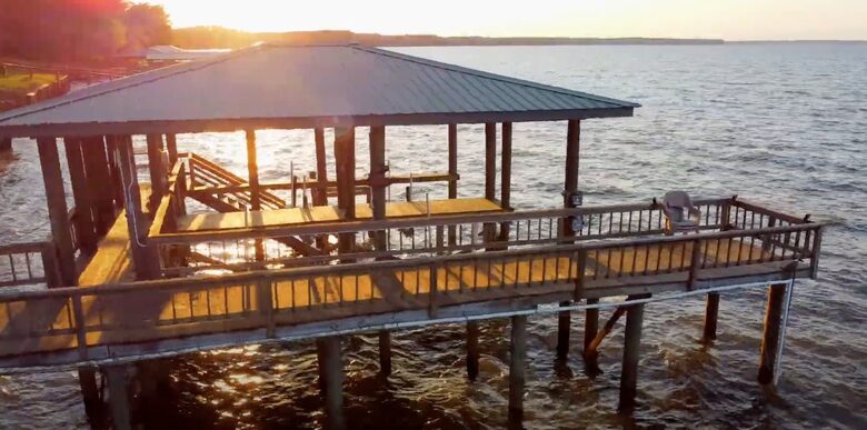 Boat house, great for fishing on the dock