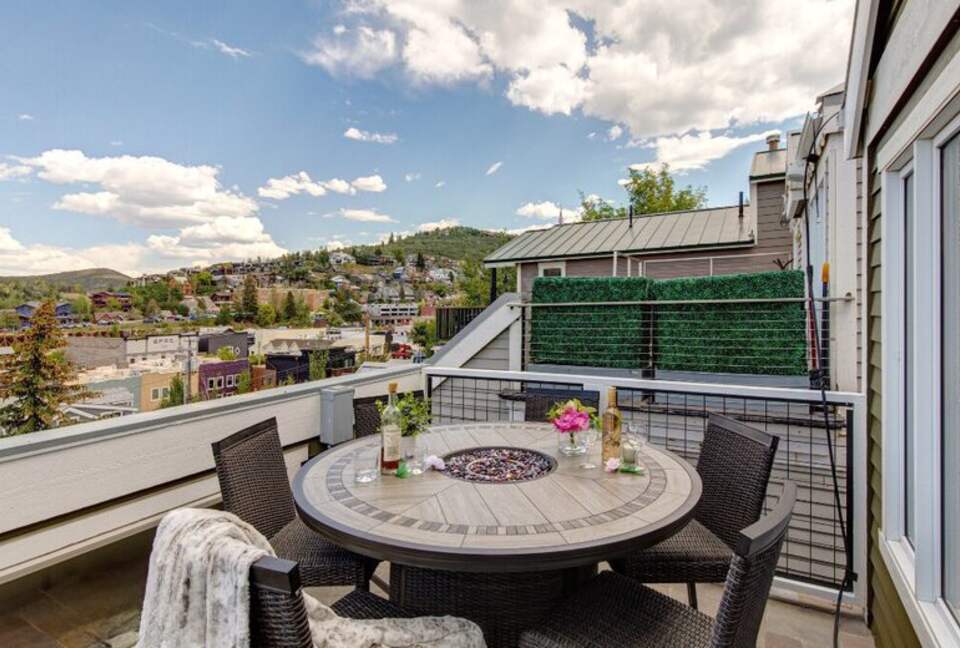 Luxury in the Heart of Park City | Quick Walk to Main Street + Park City Ski/Hike Trails - Park City, Utah