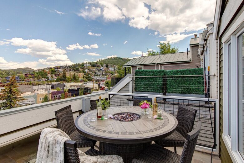 Luxury in the Heart of Park City | Quick Walk to Main Street + Park City Ski/Hike Trails - Park City, Utah