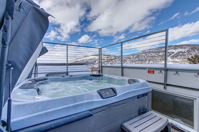 Luxury in the Heart of Park City | Quick Walk to Main Street + Park City Ski/Hike Trails - Park City, Utah