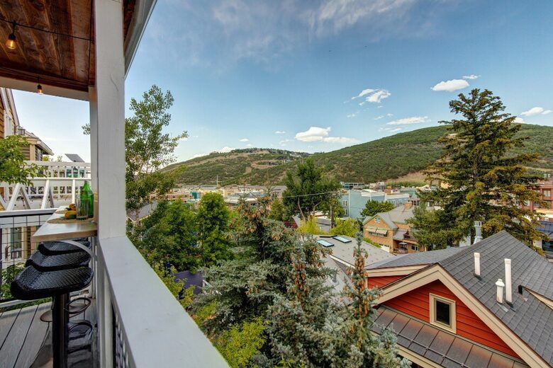 Luxury in the Heart of Park City | Quick Walk to Main Street + Park City Ski/Hike Trails - Park City, Utah