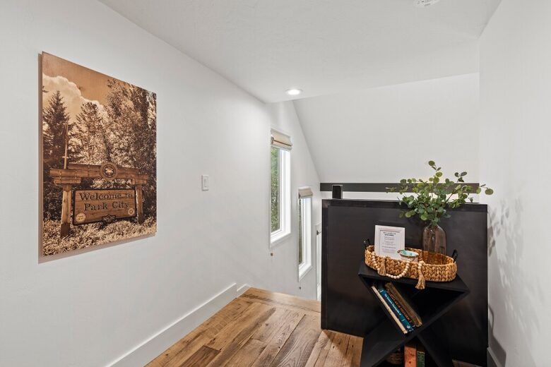 Luxury in the Heart of Park City | Quick Walk to Main Street + Park City Ski/Hike Trails - Park City, Utah