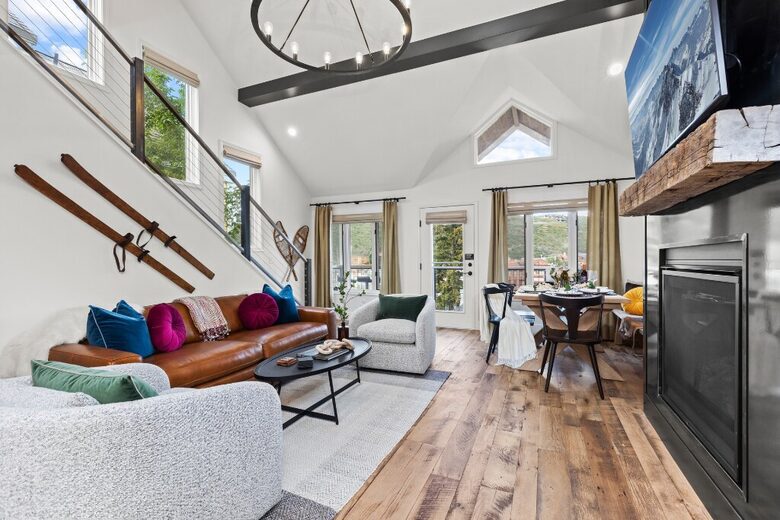 Luxury in the Heart of Park City | Quick Walk to Main Street + Park City Ski/Hike Trails - Park City, Utah