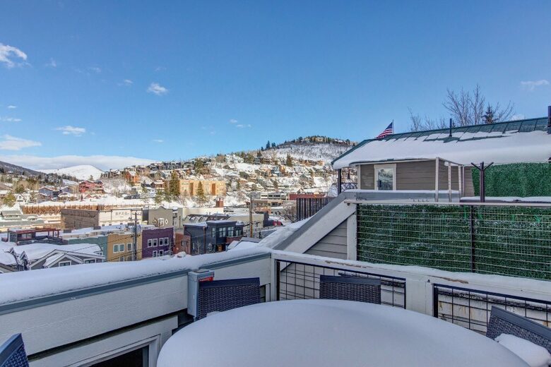Luxury in the Heart of Park City | Quick Walk to Main Street + Park City Ski/Hike Trails - Park City, Utah