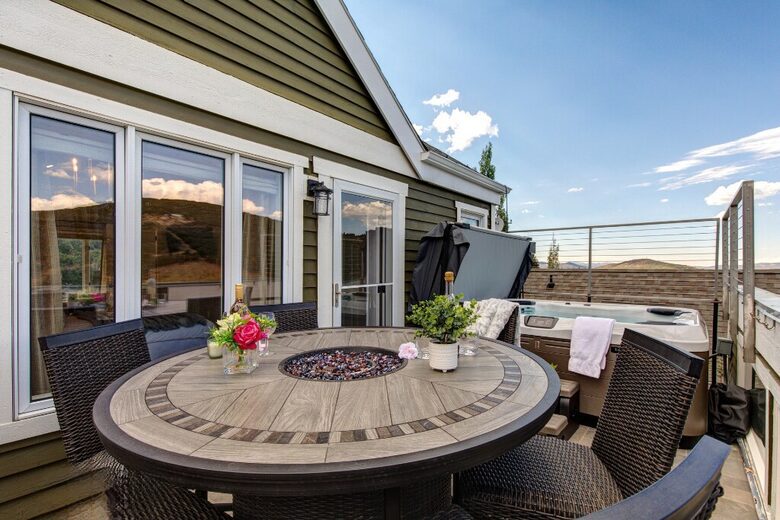 Luxury in the Heart of Park City | Quick Walk to Main Street + Park City Ski/Hike Trails - Park City, Utah