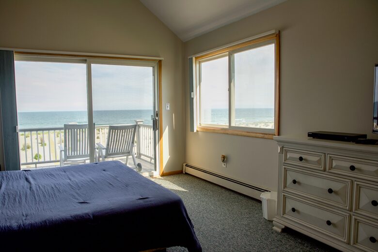 LBI Oceanfront Beach House - Brant beach, New Jersey