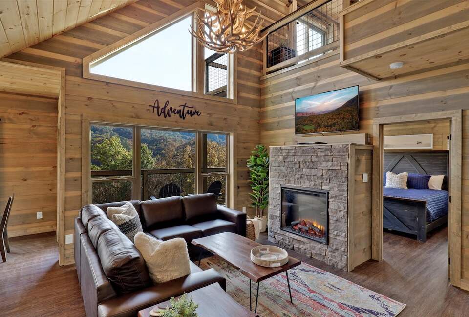 Smoky Mountain Escape with Breathtaking Views, Movie Room, & Hot Tub - Sevierville, Tennessee