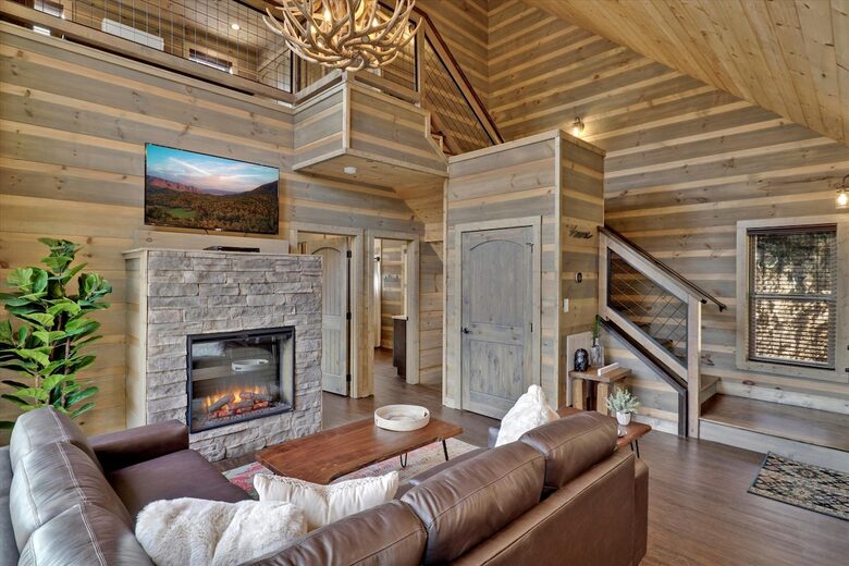 Smoky Mountain Escape with Breathtaking Views, Movie Room, & Hot Tub - Sevierville, Tennessee