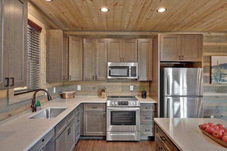 Smoky Mountain Escape with Breathtaking Views, Movie Room, & Hot Tub - Sevierville, Tennessee