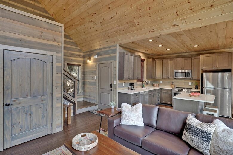 Smoky Mountain Escape with Breathtaking Views, Movie Room, & Hot Tub - Sevierville, Tennessee