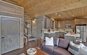 Smoky Mountain Escape with Breathtaking Views, Movie Room, & Hot Tub - Sevierville, Tennessee
