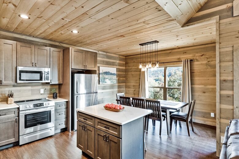 Smoky Mountain Escape with Breathtaking Views, Movie Room, & Hot Tub - Sevierville, Tennessee