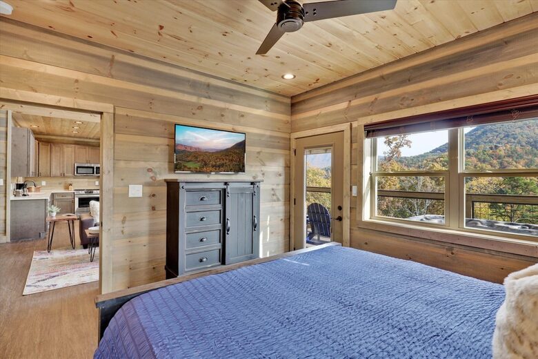 Smoky Mountain Escape with Breathtaking Views, Movie Room, & Hot Tub - Sevierville, Tennessee