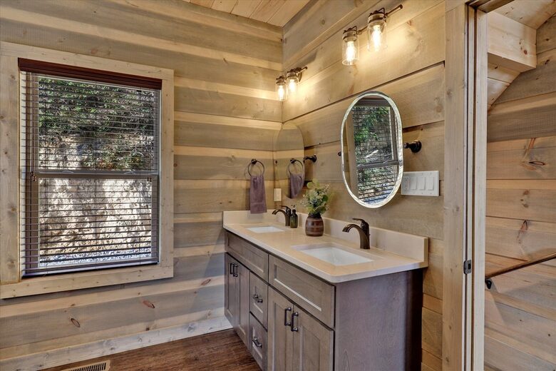 Smoky Mountain Escape with Breathtaking Views, Movie Room, & Hot Tub - Sevierville, Tennessee