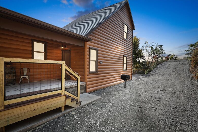 Smoky Mountain Escape with Breathtaking Views, Movie Room, & Hot Tub - Sevierville, Tennessee