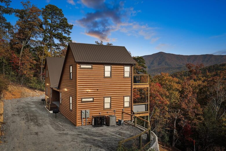 Smoky Mountain Escape with Breathtaking Views, Movie Room, & Hot Tub - Sevierville, Tennessee
