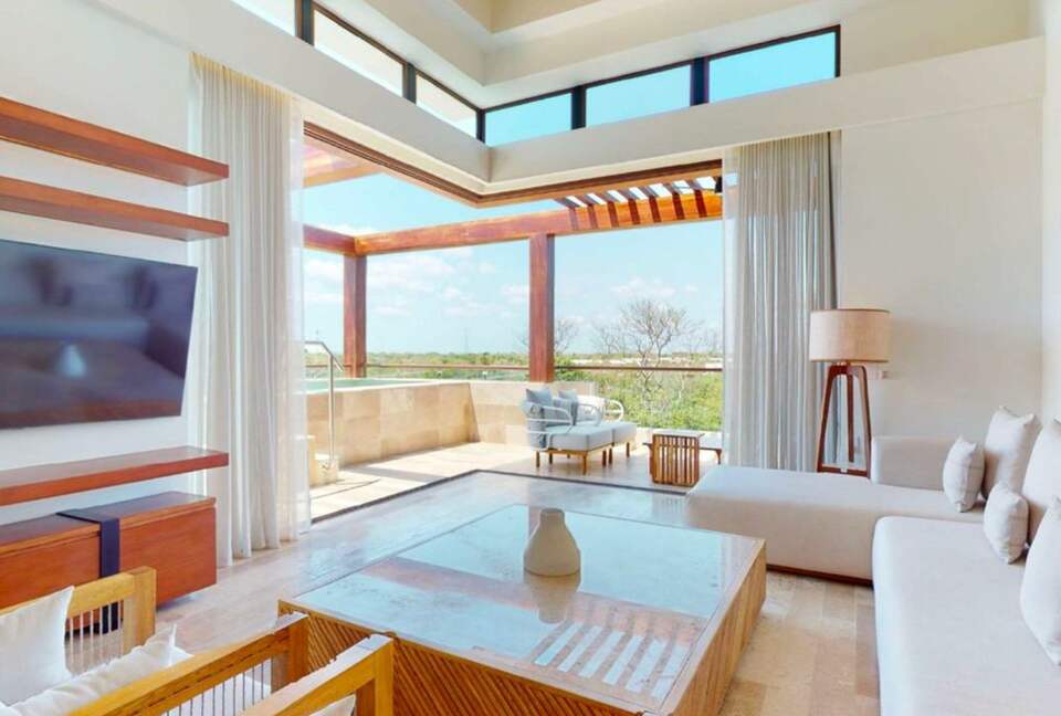 Luxurious Penthouse Retreat with Private Pool & Golf Access - Solidaridad, Mexico