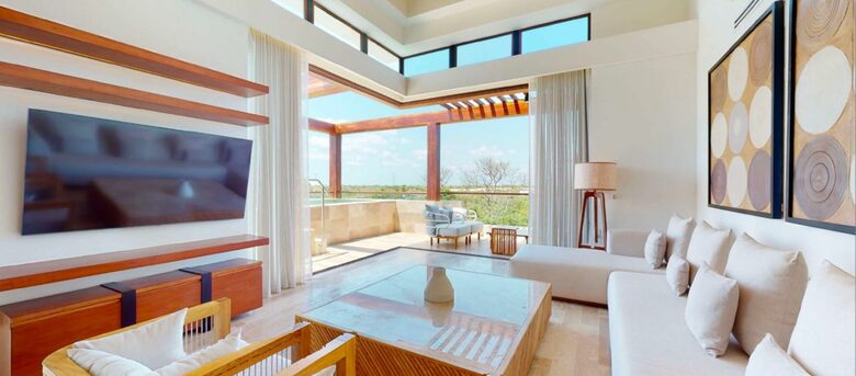 Luxurious Penthouse Retreat with Private Pool & Golf Access - Solidaridad, Mexico
