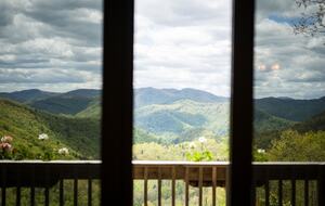 Cozy Blue Ridge Escape with Stunning Scenic Vistas - Tuckasegee, North Carolina
