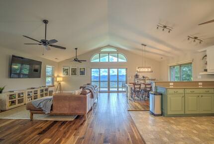 Cozy Blue Ridge Escape with Stunning Scenic Vistas - Tuckasegee, North Carolina