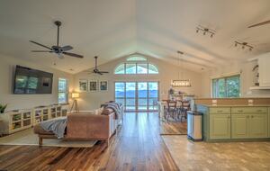 Cozy Blue Ridge Escape with Stunning Scenic Vistas - Tuckasegee, North Carolina