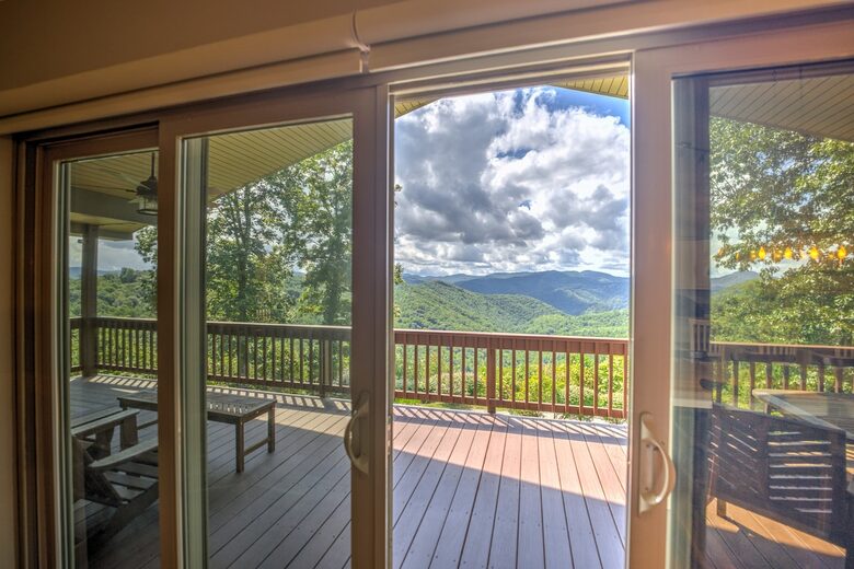 Cozy Blue Ridge Escape with Stunning Scenic Vistas - Tuckasegee, North Carolina