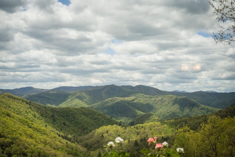 Cozy Blue Ridge Escape with Stunning Scenic Vistas - Tuckasegee, North Carolina