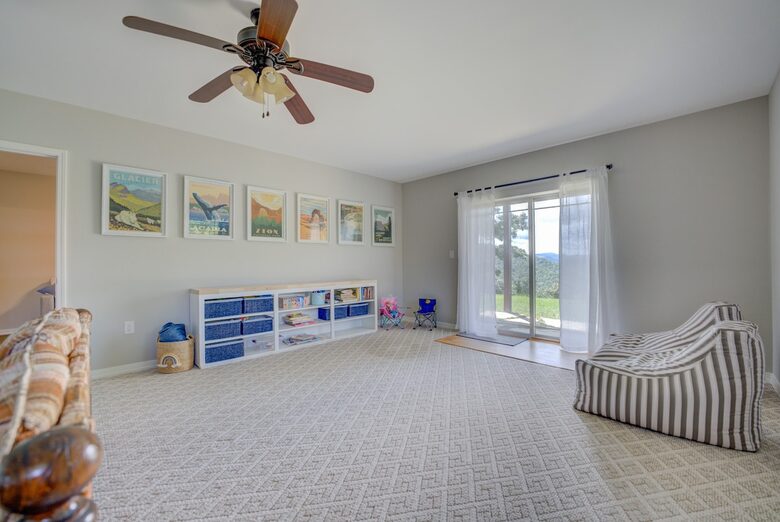 Cozy Blue Ridge Escape with Stunning Scenic Vistas - Tuckasegee, North Carolina