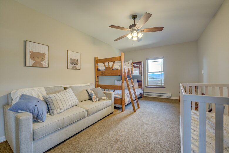 Cozy Blue Ridge Escape with Stunning Scenic Vistas - Tuckasegee, North Carolina