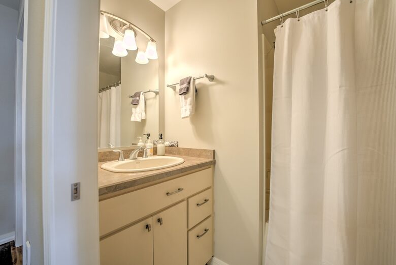 Cozy Blue Ridge Escape with Stunning Scenic Vistas - Tuckasegee, North Carolina