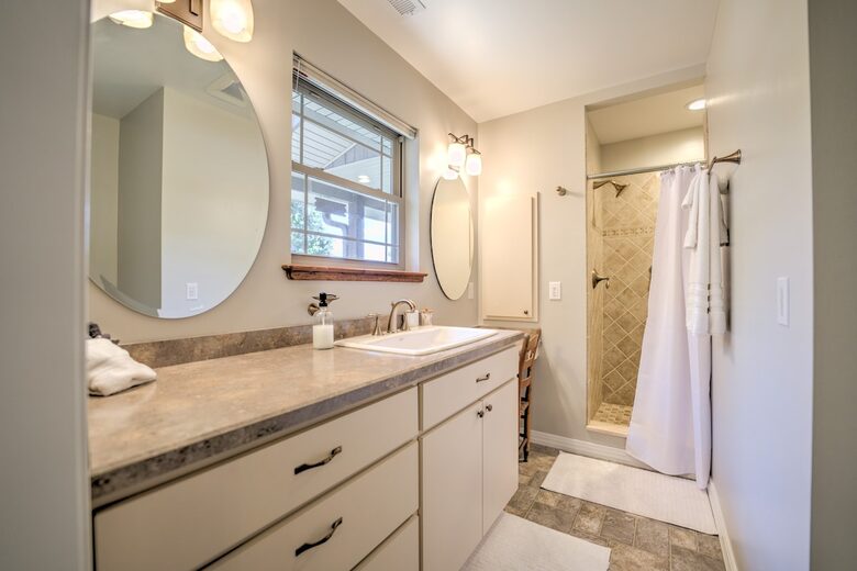 Cozy Blue Ridge Escape with Stunning Scenic Vistas - Tuckasegee, North Carolina