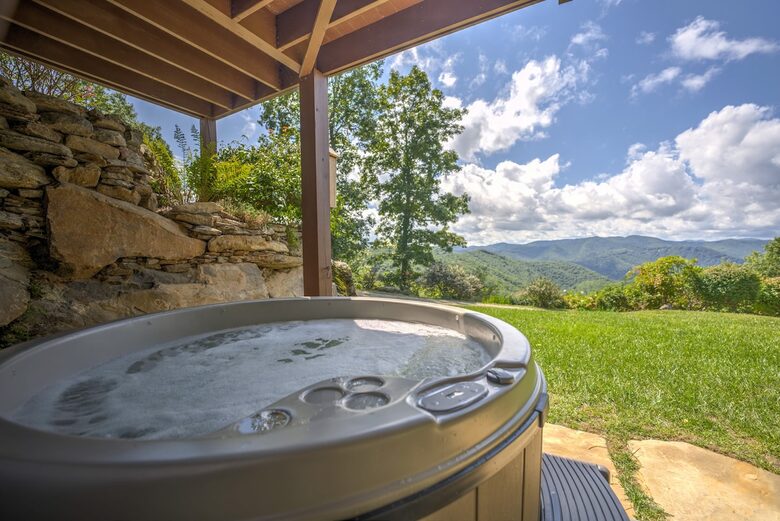Cozy Blue Ridge Escape with Stunning Scenic Vistas - Tuckasegee, North Carolina