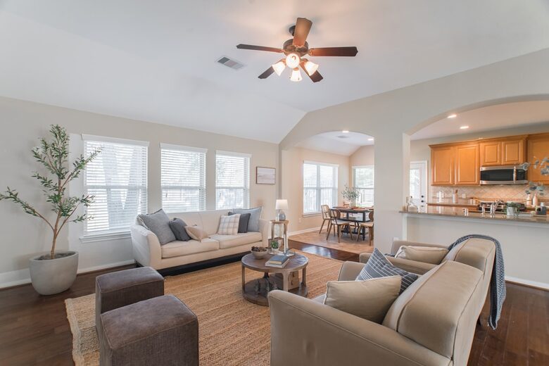 Scenic Serenity in The Woodlands’ Creekside Village - The Woodlands, Texas