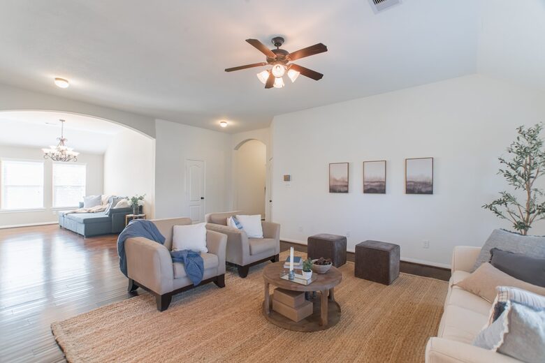 Scenic Serenity in The Woodlands’ Creekside Village - The Woodlands, Texas