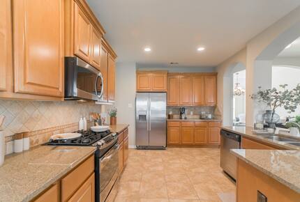 Scenic Serenity in The Woodlands’ Creekside Village - The Woodlands, Texas
