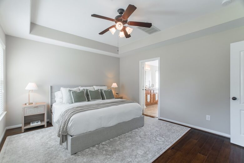Scenic Serenity in The Woodlands’ Creekside Village - The Woodlands, Texas
