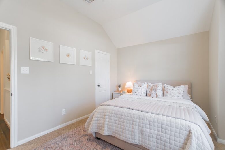 Scenic Serenity in The Woodlands’ Creekside Village - The Woodlands, Texas
