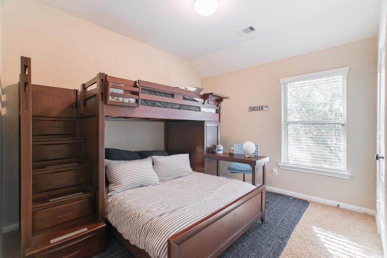 Scenic Serenity in The Woodlands’ Creekside Village - The Woodlands, Texas