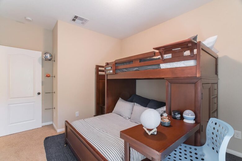 Scenic Serenity in The Woodlands’ Creekside Village - The Woodlands, Texas