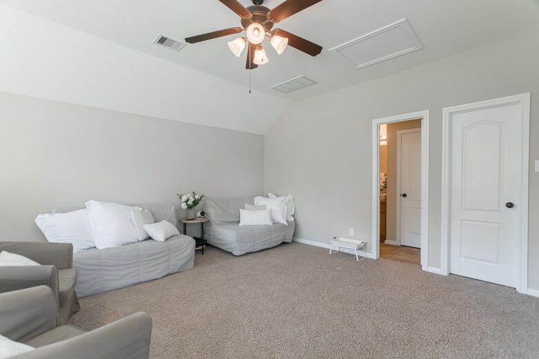 Scenic Serenity in The Woodlands’ Creekside Village - The Woodlands, Texas