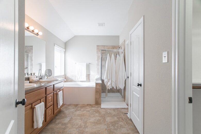 Scenic Serenity in The Woodlands’ Creekside Village - The Woodlands, Texas