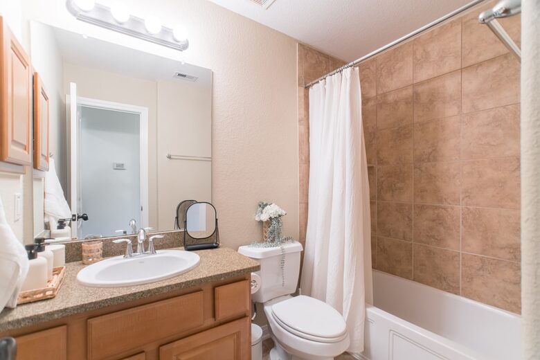 Scenic Serenity in The Woodlands’ Creekside Village - The Woodlands, Texas