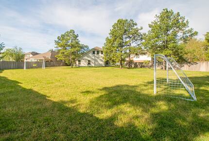 Scenic Serenity in The Woodlands’ Creekside Village - The Woodlands, Texas