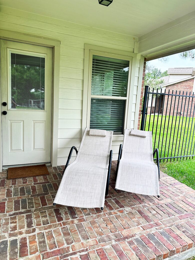 Scenic Serenity in The Woodlands’ Creekside Village - The Woodlands, Texas