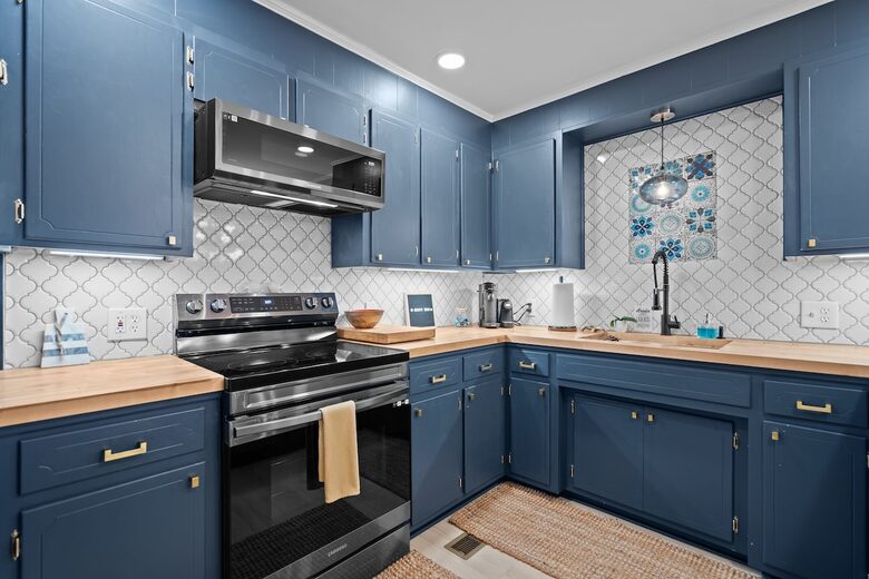 Mid-Century Elegance Near the Coast - Wilmington, North Carolina