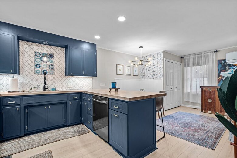 Mid-Century Elegance Near the Coast - Wilmington, North Carolina