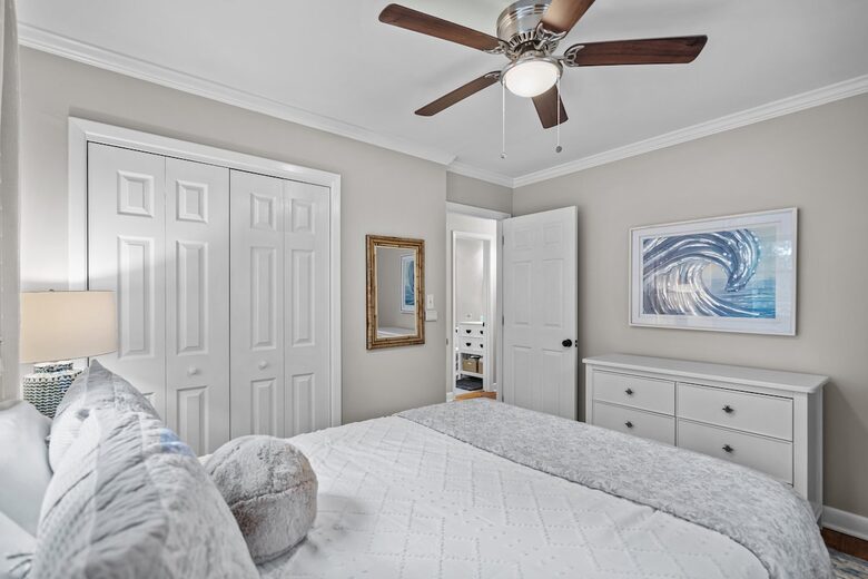 Mid-Century Elegance Near the Coast - Wilmington, North Carolina